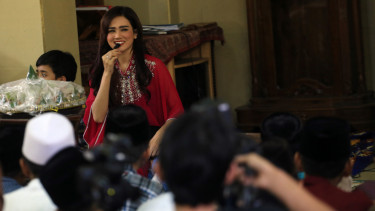 Mulan Jameela Rayakan Ultah Bersama Anak Yatim