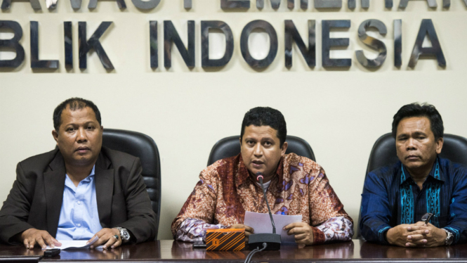 Ketua Bawaslu Muhammad (tengah).