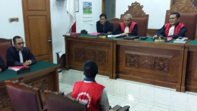Sidang kasus mucikari RA
