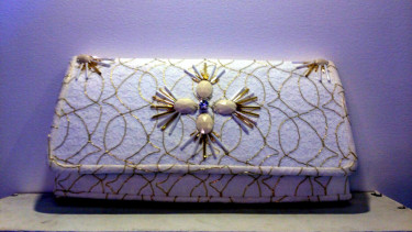 Clutch edisi terbatas karya Priyo Oktaviano