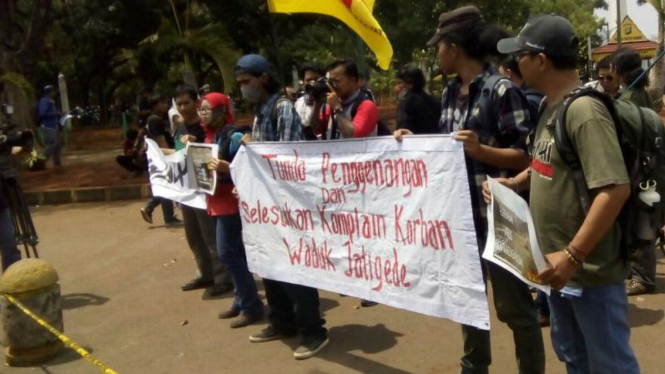 Demo penggenangan waduk Jatigede.