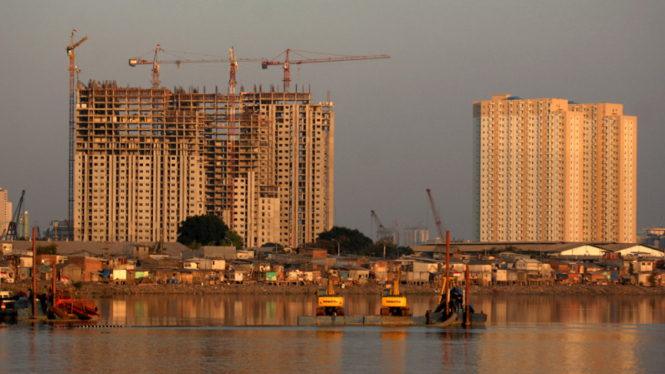 menikmati sore di waduk pluit