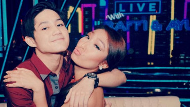 Ayu Dewi dan Teuku Rasya