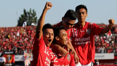 Pemain Bali United rayakan gol