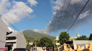 Ilustrasi/Aktivitas erupsi Gunung Gamalama di Kota Ternate Maluku Utara