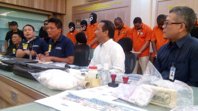 Polda Metro gelar jumpa pers terkait kasus-kasus penipuan yang dilakukan WNA.