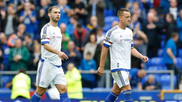Bek sayap Chelsea, Branislav Ivanovic (kiri)
