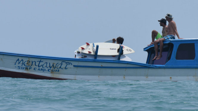 Wisata Selancar Mentawai