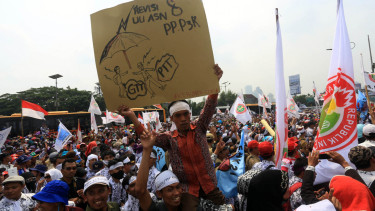 Ribuan Guru Honorer Geruduk DPR