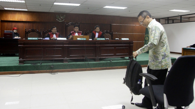 sidang perdana jero wacik