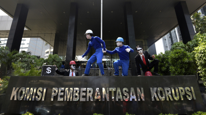 Aksi Pantomim Serikat Pekerja JICT di KPK