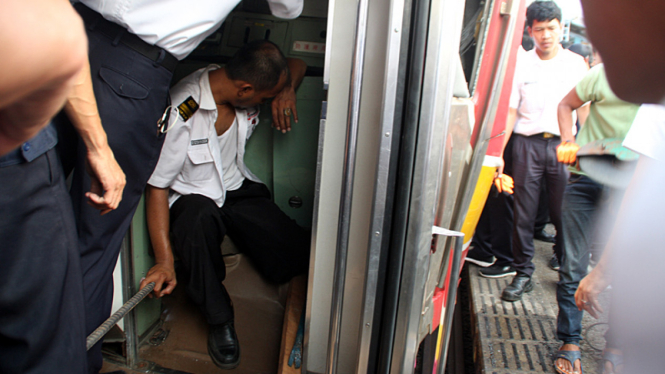tabrakan kereta di stasiun juanda