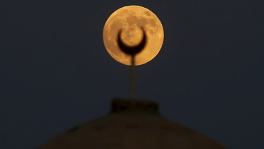 Fenomena Supermoon 2015 di Berbagai Belahan Dunia