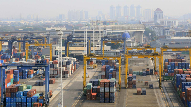Aktivitas di Tanjung Priok