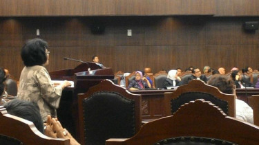 Zaura Anggraeni dalam sidang di MK.