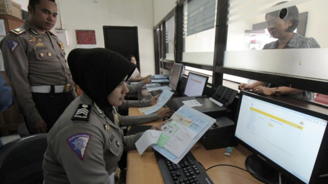 Polisi melayani jasa SIM online 