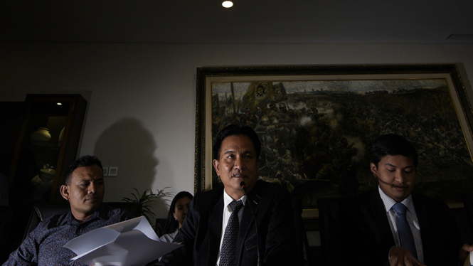 Yusril Ihza Mahendra angkat bicara mengenai kasus pembekuan perguruan tinggi