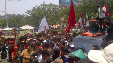 Petani Jateng Ruwat Kejaksaan untuk Solidaritas Salim Kancil