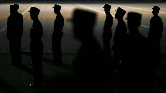 Tentara Korea Utara berjaga saat perayaan ke-70 tahun Partai Pekerja di Pyongyang, Korea Utara, Sabtu, 10 Oktober 2015.