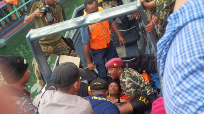 Penumpang heli jatuh di Danau Toba ditemukan selamat