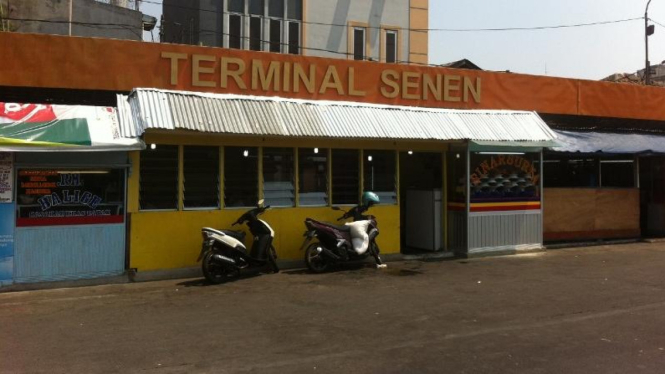 Penampakan rapi Terminal Senen.
