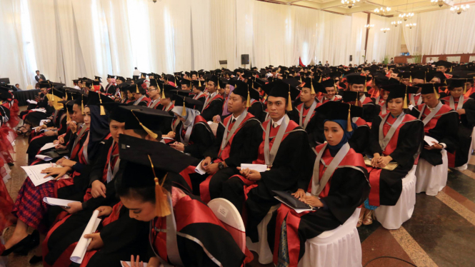 Ilustrasi Wisuda Universitas Bakrie