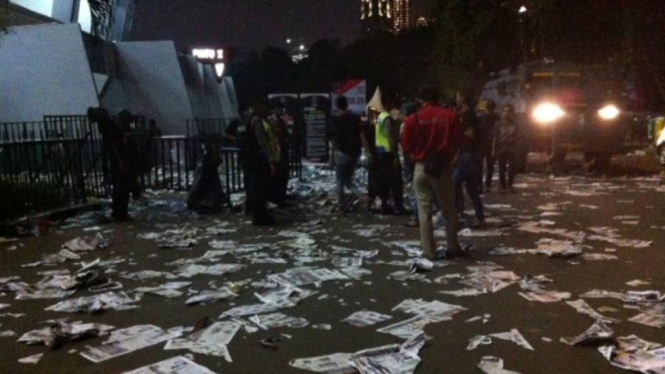 Sampah di Gelora Bung Karno.