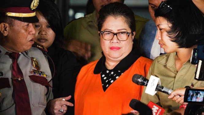 Dewie Yasin Limpo (tengah) jadi tahanan KPK