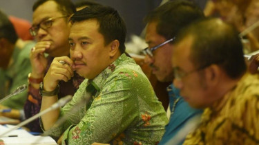 Menteri Pemuda dan Olahraga, Imam Nahrawi, didampingi staf Kemenpora.