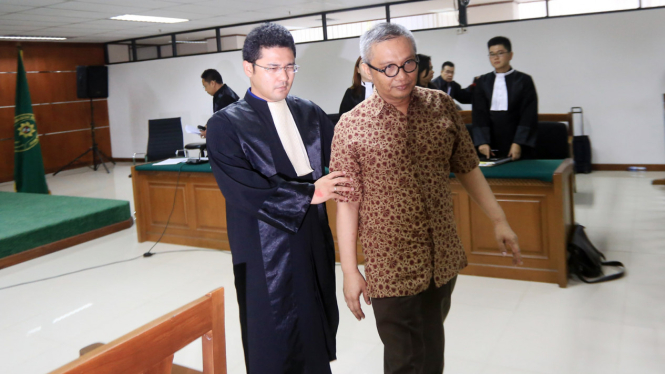 Terdakwa Kasus UPS Alex Usman Jalani Sidang Perdana