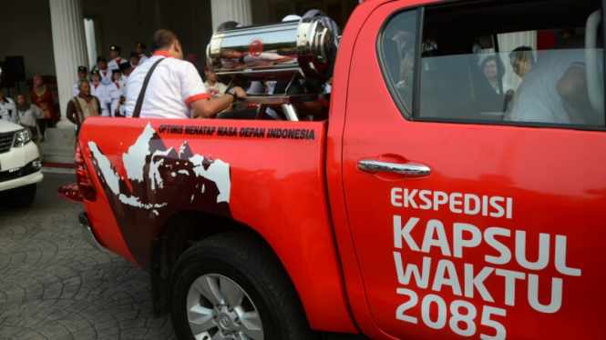 kapsul waktu 2085 sambangi balaikota dki jakarta