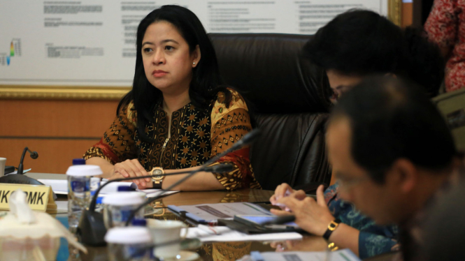 Menteri PMK Puan Maharani Saat Rapat Kordinasi Penanganan Asap