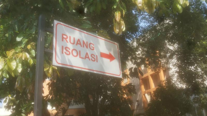 Petunjuk ruang isolasi di RSPI Sulinti Saroso, Jakarta Utara.