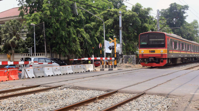 Perlintasan Kereta Api Permata Hijau Ditutup Permanen