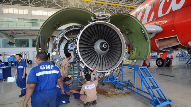 perawatan pesawat di Garuda Maintenance Facility (GMF) 