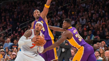 Bintang New York Knicks, Carmelo Anthony (kiri)