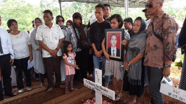 Pemakaman Dr. Andra.