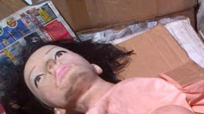 Puluhan dus sex toys dimusnahkan