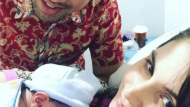 Foto Arumi dan anak keduanya