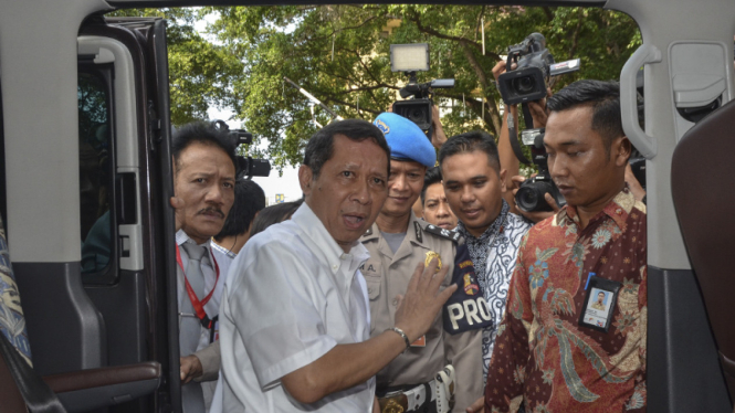 Mantan Direktur Utama Pelinfdo II, RJ Lino, usai menjalani pemeriksaan di Bareskrim Mabes Polri beberapa waktu silam. 