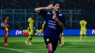 Gelandang Arema Cronus, Esteban Vizcarra