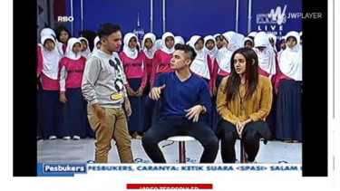 Fairuz dan Randa saat tampil di Pesbukers ANTV