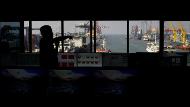 Pelindo II tengah memodernisasi Pelabuhan Tanjung Priok, Jakarta.