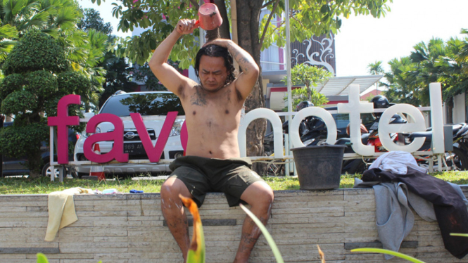 dodok mandi tanah