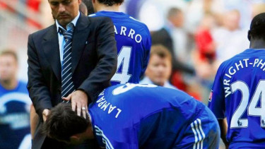 Manajer Chelsea, Jose Mourinho, dan Frank Lampard