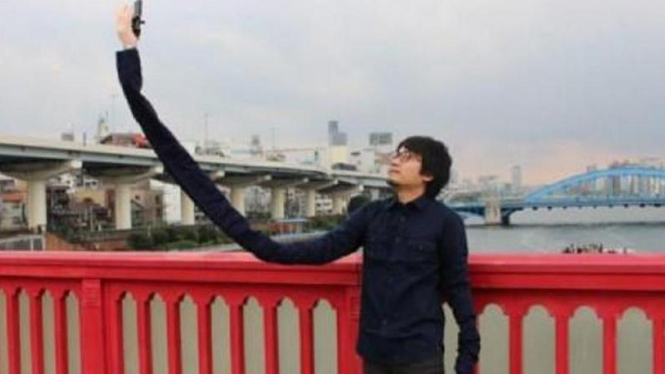 Mansun, pria Jepang yang menciptakan "Selfie arm"