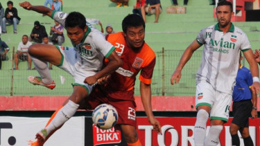 Pertandingan Surabaya United vs Pusamania Borneo FC