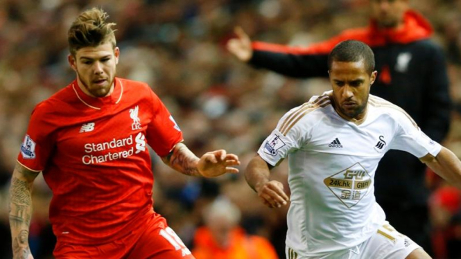 Bek Liverpool, Alberto Moreno (kiri)