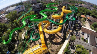 10 Waterpark Terbaik Indonesia