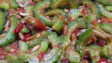 Sayur pare rica-rica pedas.